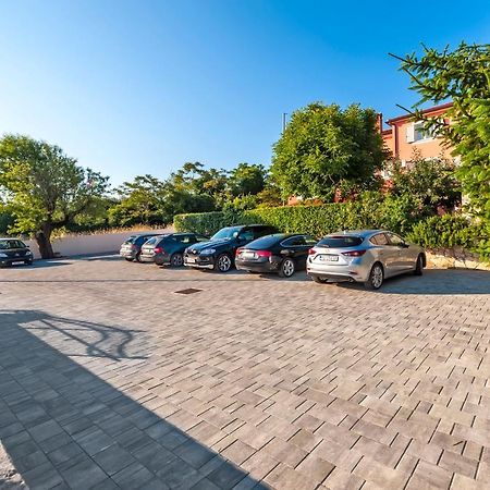 F&R Apartments Ровинь Экстерьер фото